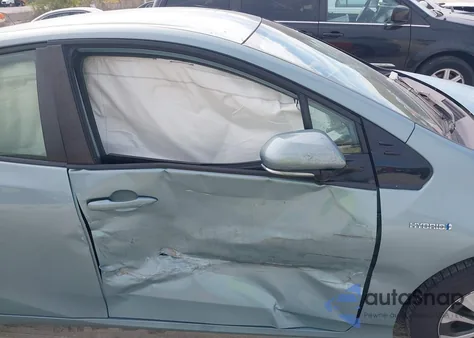 2019 Toyota Prius Le z USA, uszkodzony, nr VIN JTDL9RFU2K3007566